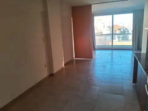 Monoambiente divisible con balcón.