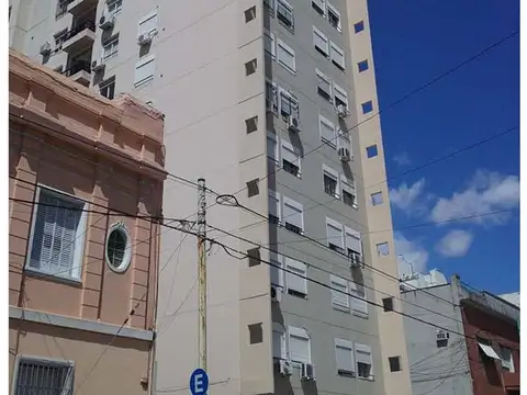 Excelente Departamento de 4 ambientes al contra frente con balcón todo externo super luminoso