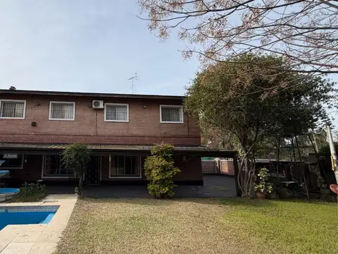 Casa en Venta en Los Robles del Monarca, USD 160.000
