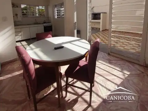 Depto Tipo Casa en Alquiler en Pinos De Anchorena, $ 650.000