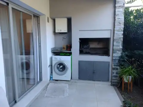 Hipólito Yrigoyen 2400