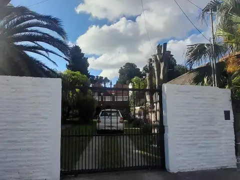 Casa con Pileta en Venta con pileta en Florencio Varela