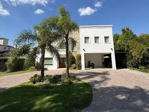 Casa 6 ambientes con 3 baños
