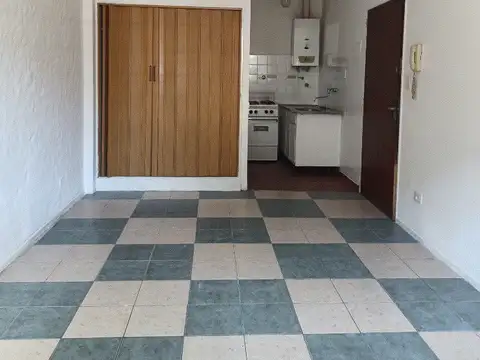 Cnel J Terrada 3700, Piso pb