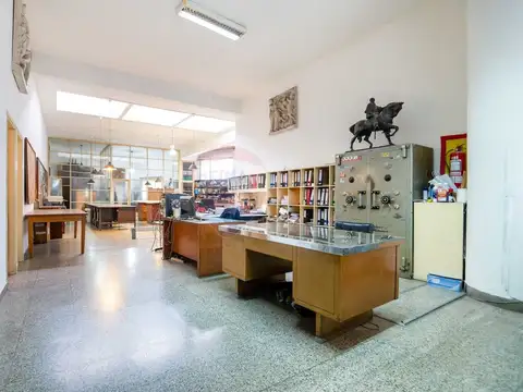 VENTA LOCAL COMERCIAL AVENIDA LIBERTADOR Y GARAJE