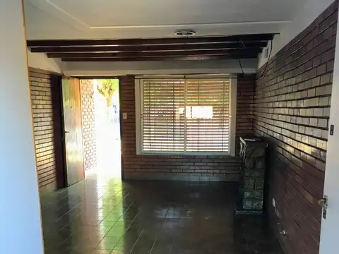 CASA EXCELENTE ESTADO. DOS DORMITORIOS