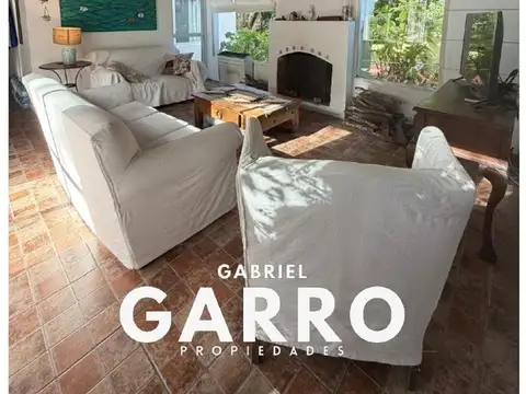 Casa 4 ambientes con 2 baños