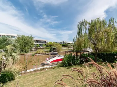 Espectacular casa en alquiler con amarra en El Yacht Nordelta - Av. de la Riviera 500 - Tigre -