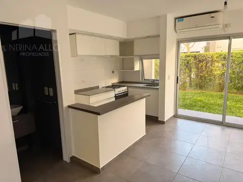 Depto Tipo Casa en Alquiler de 3 dormitorios