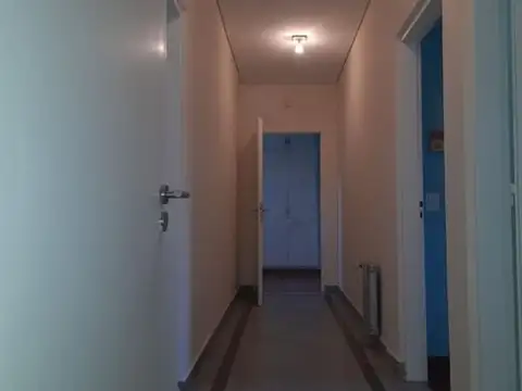 Casa 6 ambientes con 2 baños