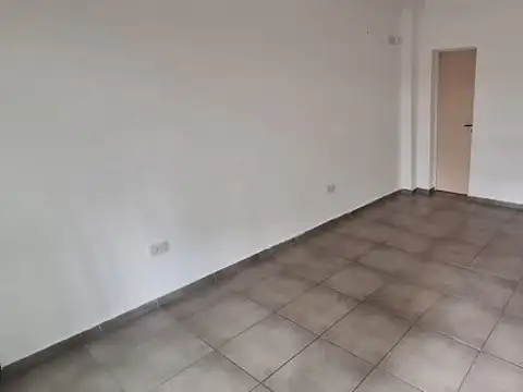 Local en Alquiler en Alberdi, $ 400.000