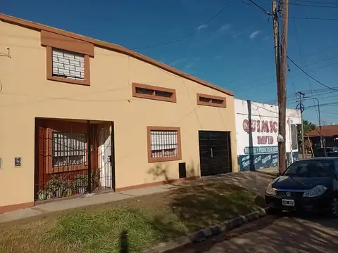Venta En Block 2 Departamentos 3 Locales Y Una Casa
