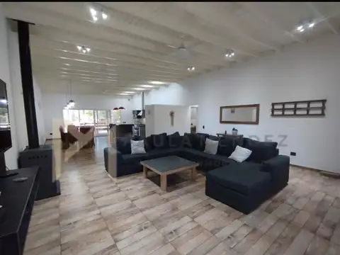Casa 6 ambientes con 4 baños