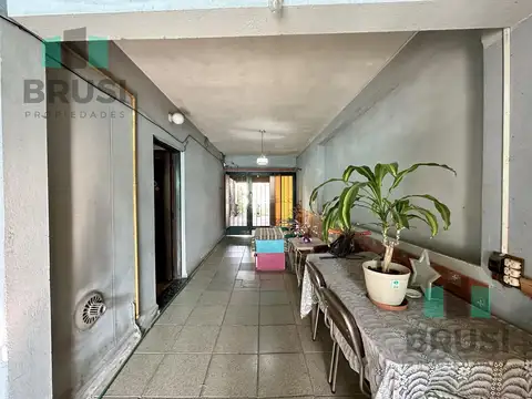 Casa en Venta con 3 cocheras