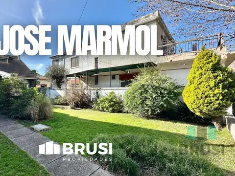 CASA EN VENTA DE 5 AMBIENTES SOBRE GRAN LOTE - JOSE MARMOL