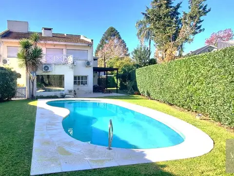 Casa 4 ambientes con 3 baños