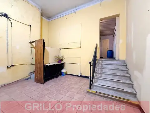 Uruguay 73. Local, Galpón o Depósito. 130m2. Alto tránsito peatonal y vehicular.