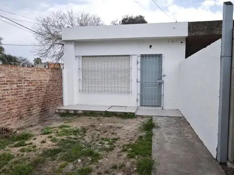 CASA DE UN SOLO DORMITORIO EN ALQUILER