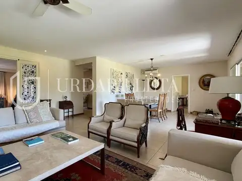 Casa en Venta con 4 cocheras
