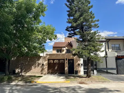 Dúplex en Venta de 2 dormitorios, patio con parrilla. Barrio Smithfield, Centro Zárate