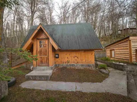 VENTA DE CASA TIPO CABAÑA + MONOAMBIENTE