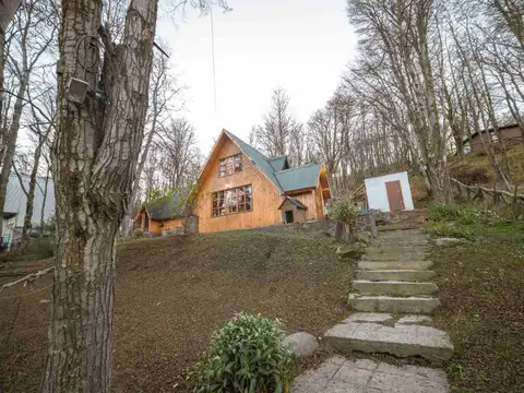 VENTA DE CASA TIPO CABAÑA + MONOAMBIENTE