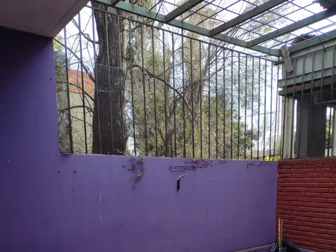 Venta, RETAZADA Ph 5 ambientes con patio y Terraza c/ cochera Apto crédito