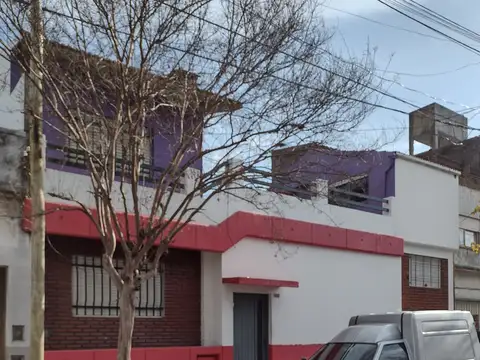 Venta, RETAZADA Ph 5 ambientes con patio y Terraza c/ cochera Apto crédito