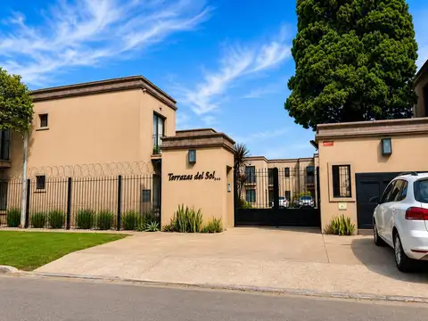 VENTA CASA 4 AMB MORENO CON COCHERA BARRIO CERRADO
