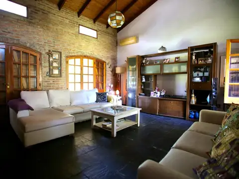 Casa 5 ambientes con 1 baño
