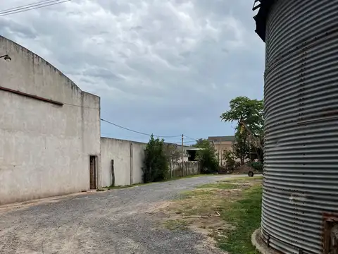Dos Galpones /Naves con  Silos y Balanza sobre Ruta 40
