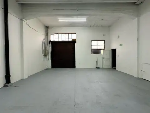 Galpón deposito apto local 450m2 sobre Avenida Laprida en 2 plantas ALQUILER