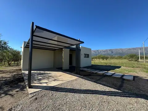 Casa 3 ambientes con 1 baño