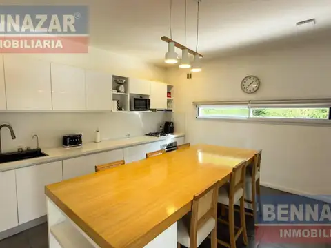 Casa 5 ambientes con 2 baños
