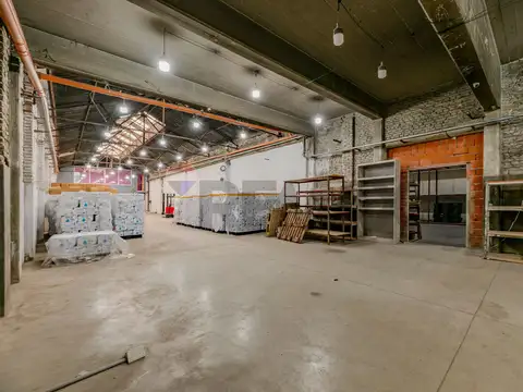 VENTA DE DEPOSITO DOBLE FRENTE CON VIVIENDA GERLI