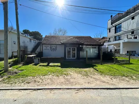 Local en venta en Pinamar zona  industrial ideal inversores