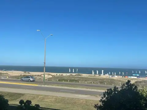 Casa de alquiler frente al mar, con excelente ubicación