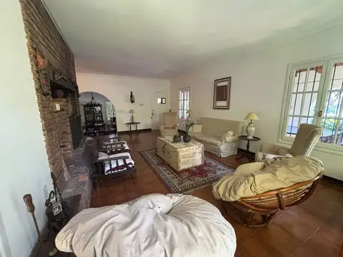 VENTA CASA con pileta y jardin BELLA VISTA