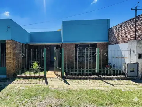 CASA EN VENTA A REFACCIONAR - LOS HORNOS