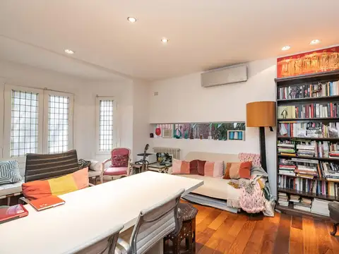 Casa Estilo Inglés en Olivos Gran Jardín con Pileta Excelente Estado
