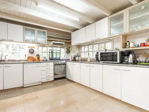 Casa 7 ambientes con 3 baños