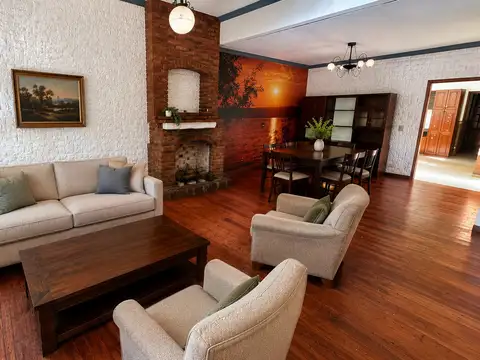 Venta de Casa Multifamiliar de 6 ambientes en Villa Soldati. Cochera + Patio +Terraza.