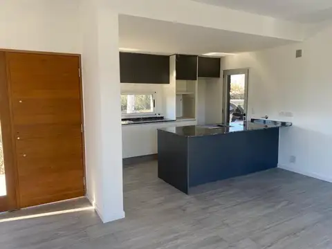 Casa en Venta en Puerto Roldan, USD 220.000