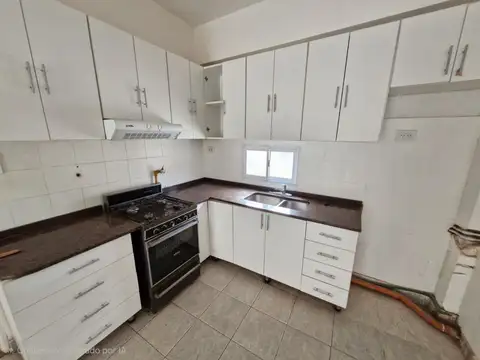 VENTA DE PH 4 AMB. BALCON. PATIO. COCHERA. SANTOS LUGARES.