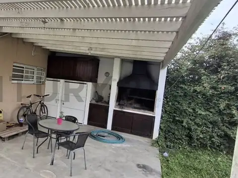 Casa en Venta con 4 cocheras