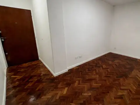 French 2600, Piso 6