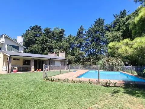 Casa 6 ambientes con 2 baños