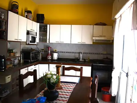 Casa 15 ambientes con 6 baños