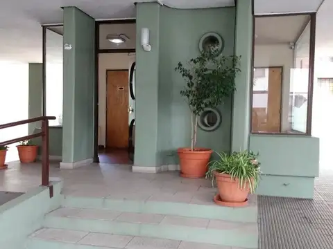 MORON CENTRO -Temporario- 1 amb. A 4 cuadras de la estación-totalmente equipado- Para 1 persona sola