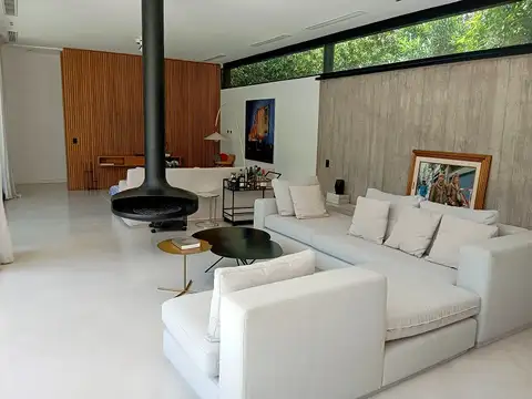 DESTACADA PROPIEDAD RACIONALISTA